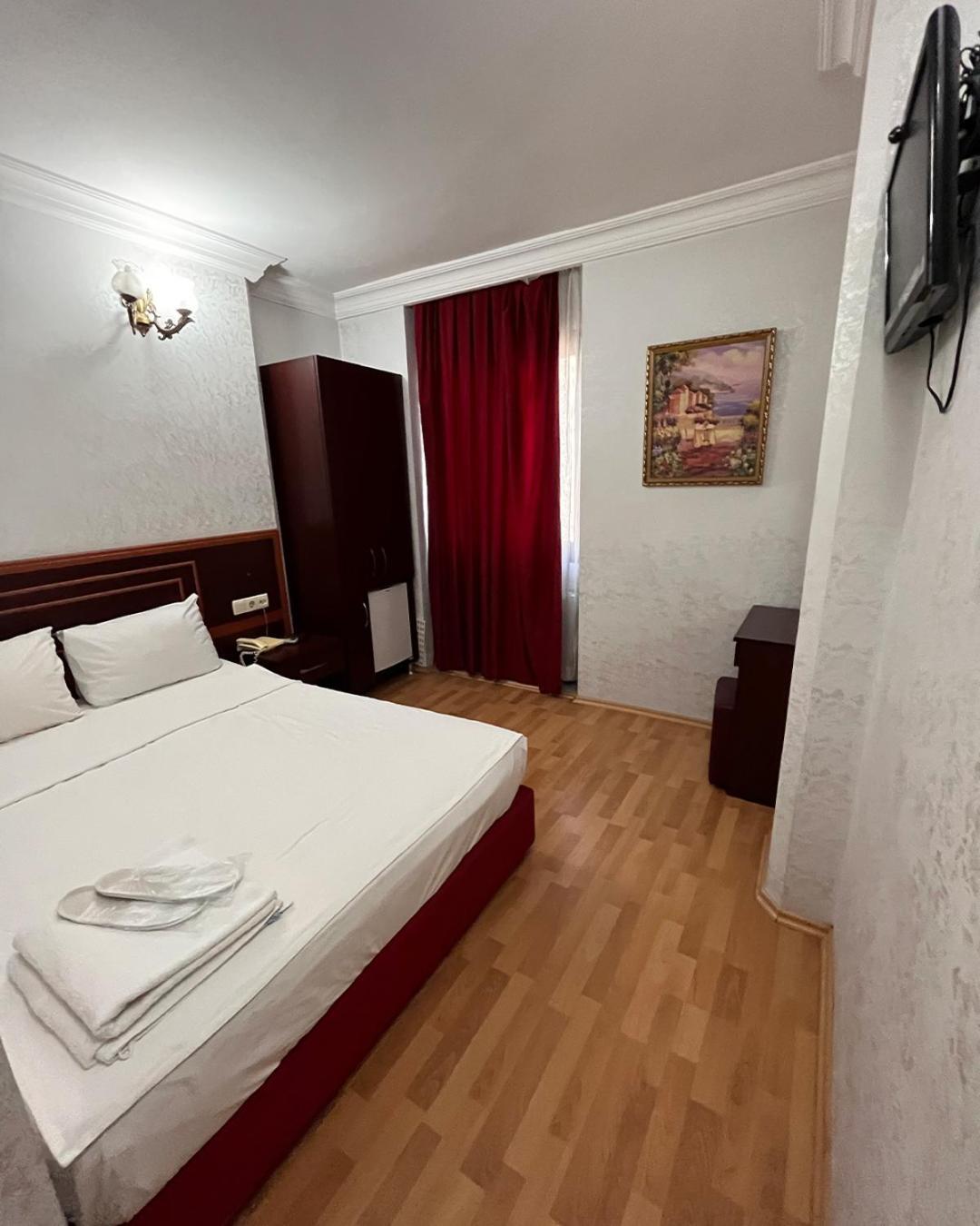 Red White Hotel Istanbul Exterior photo