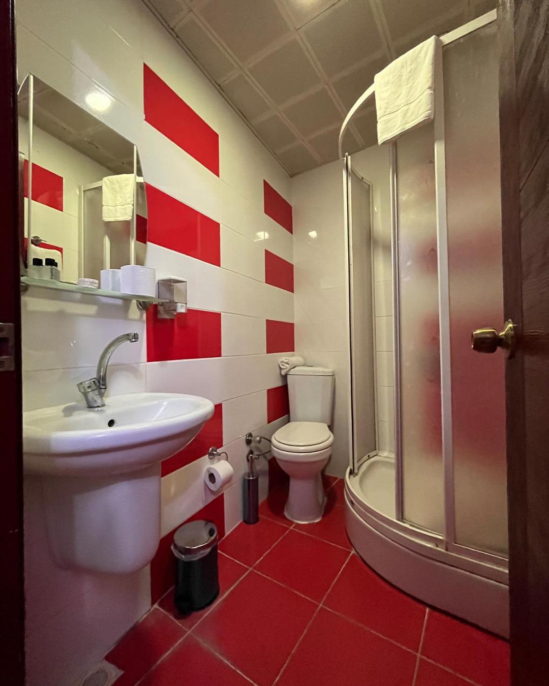 Red White Hotel Istanbul Exterior photo