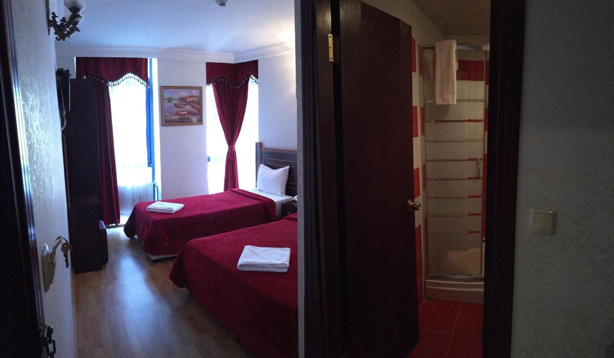 Red White Hotel Istanbul Exterior photo